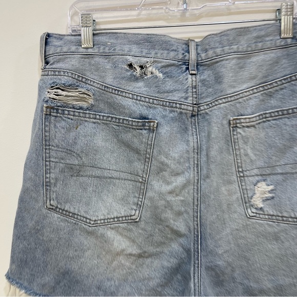 American Eagle 90’s Boyfriend Jean Shorts Button Fly Destroyed Womens 16 - Picture 4 of 8